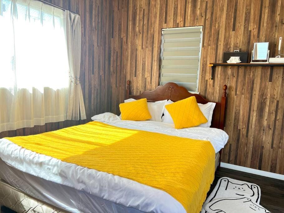 Bed, Photo of the whole room