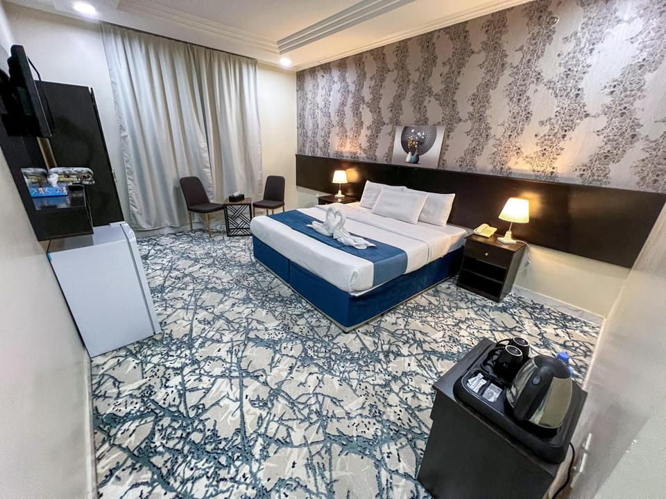 Bed, TV and multimedia, Living room, Photo of the whole room, Bedroom