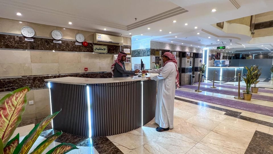 Property building, Staff, People, Lobby or reception, group of guests