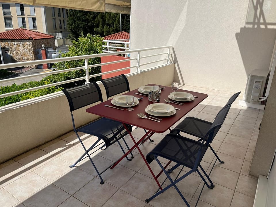 Modern Condo w Terrace 250m from Beach & Pool Apartment in Antibes