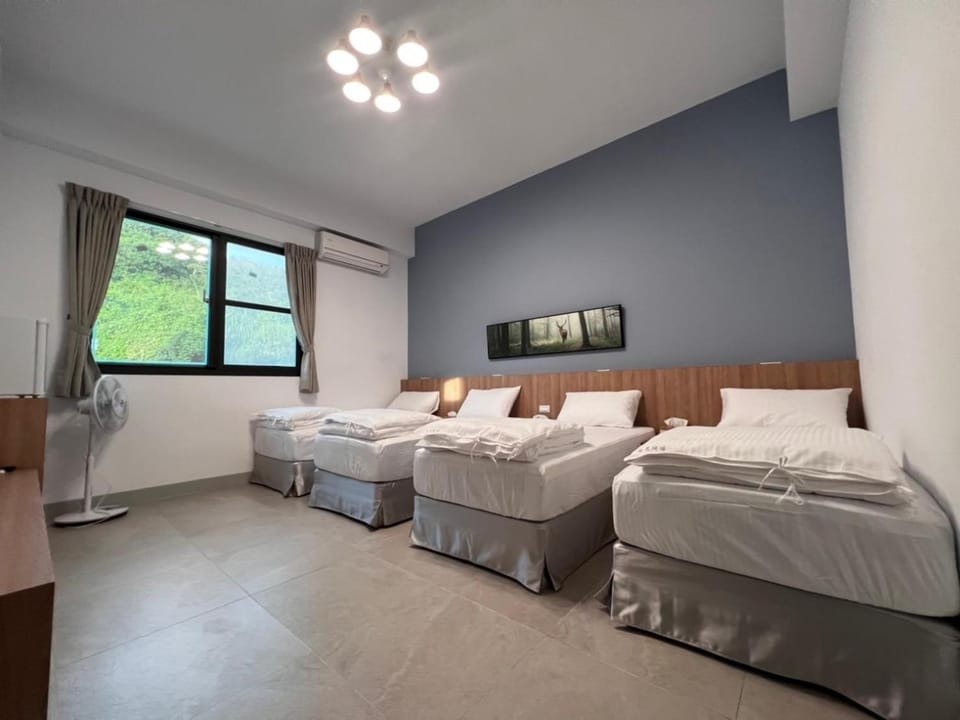 Bed, Photo of the whole room, air conditioner