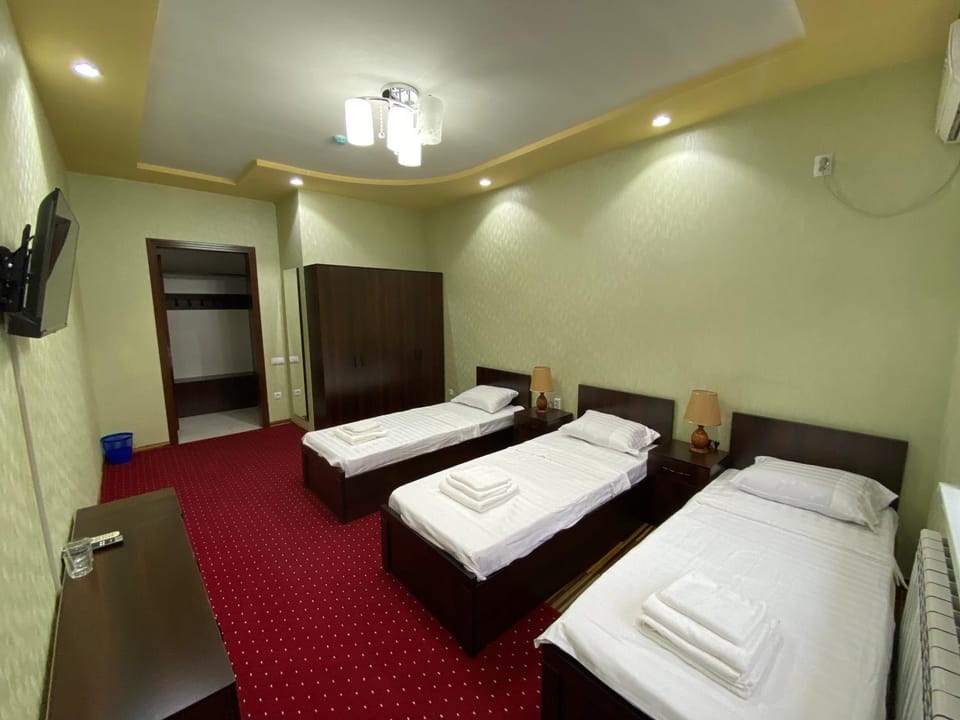 Bed, TV and multimedia, Photo of the whole room