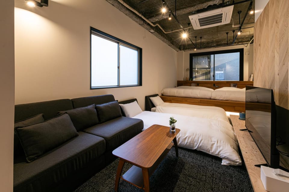 Bed, TV and multimedia, Living room, Photo of the whole room, Bedroom, air conditioner