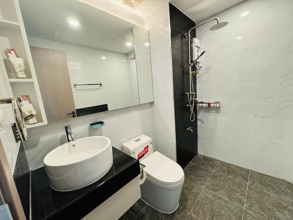 Shower, Toilet, Bathroom