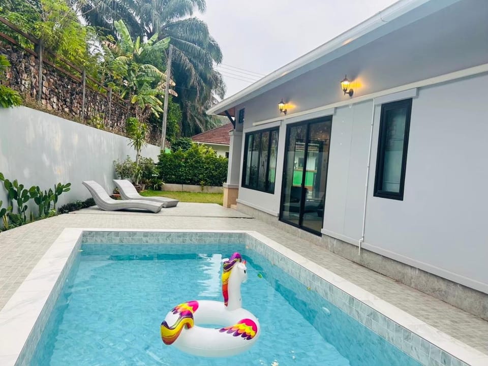 Aonang Peace Pool Villa Villa in Krabi Changwat