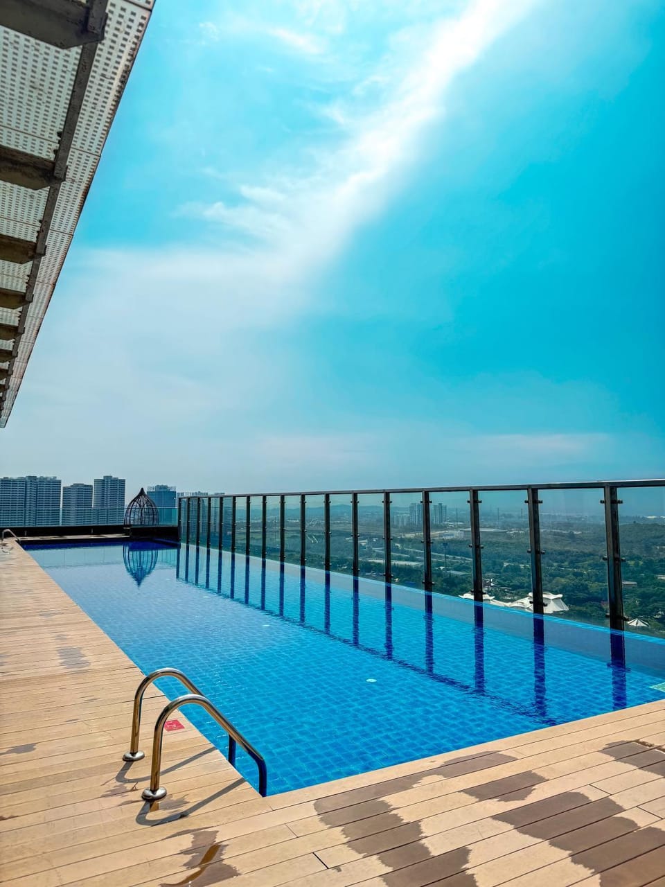 Day, Natural landscape, Summer, View (from property/room), Balcony/Terrace, City view, Pool view, Area and facilities, Swimming pool, sunbed