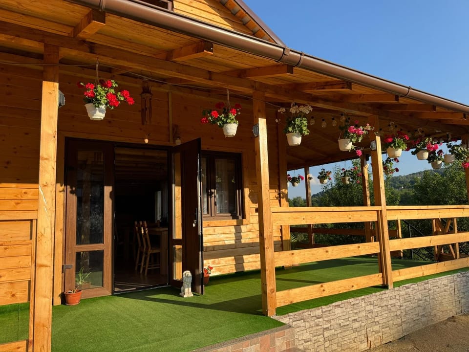 Cabana Șerban Country House in Romania
