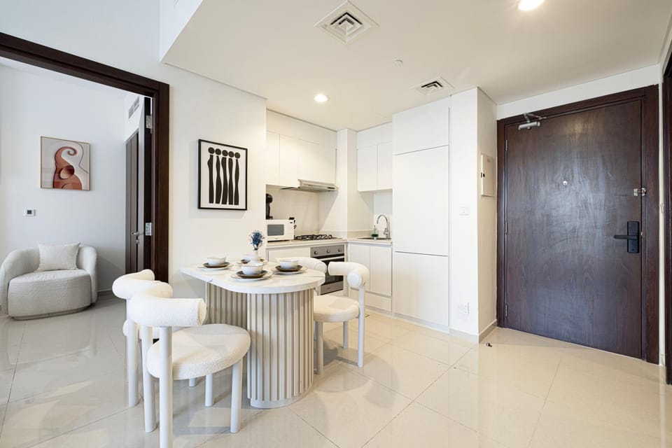Kitchen or kitchenette, Living room, Seating area, Dining area, minibar, pet friendly, stove