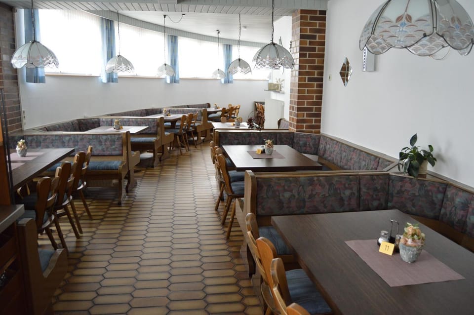 Restaurant/places to eat, Banquet/Function facilities, Seating area