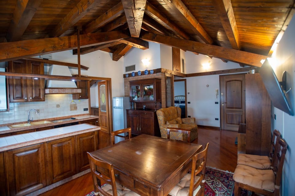 Kitchen or kitchenette, Living room, Seating area, Dining area, pet friendly, stove