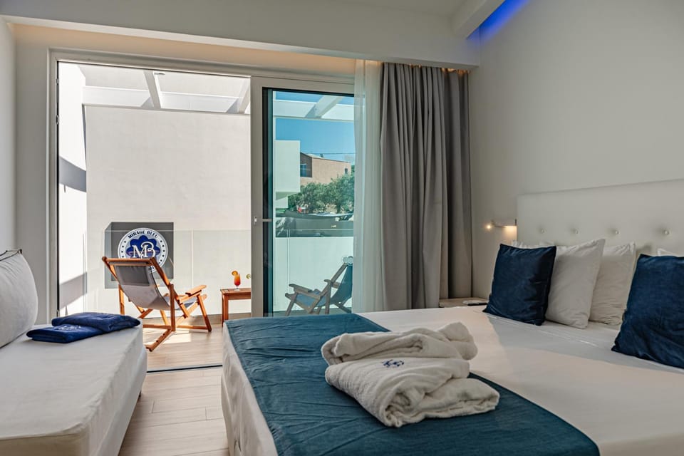 Bed, Living room, Photo of the whole room, Seating area, Bedroom, towels