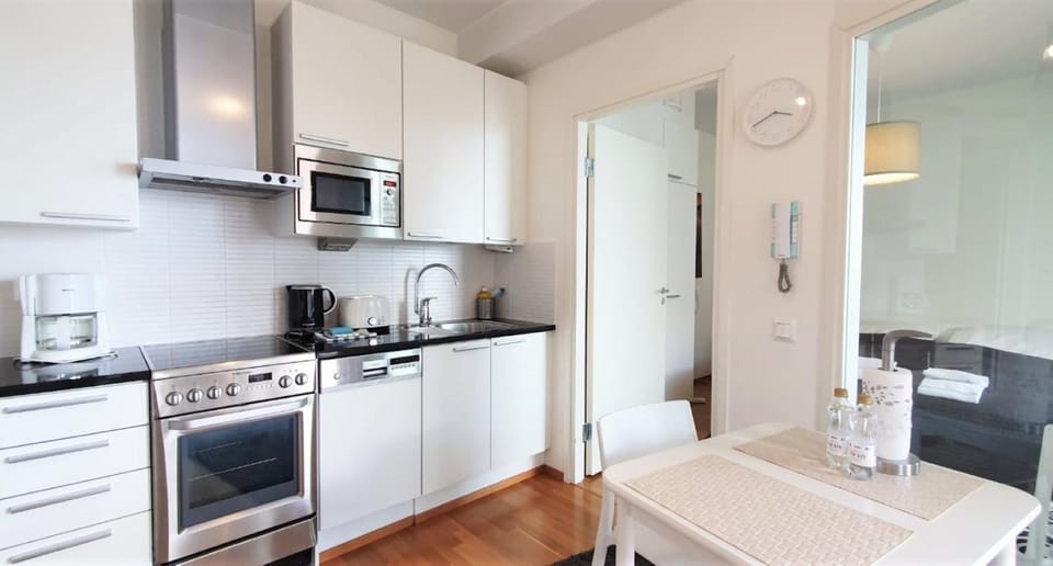 Kitchen or kitchenette, Dining area, dishwasher, minibar, pet friendly, toaster
