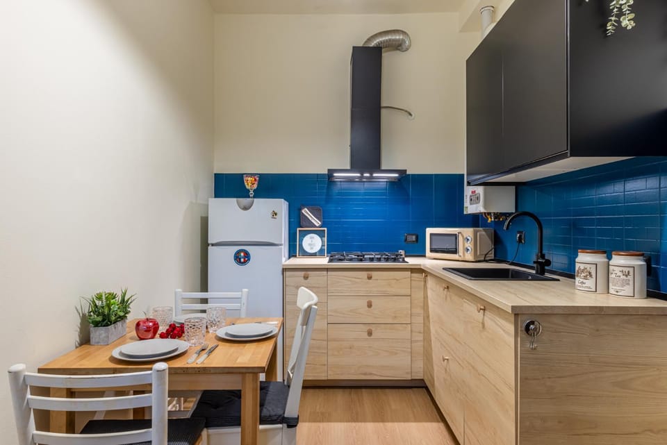 Coffee/tea facilities, Kitchen or kitchenette, Dining area, dishwasher, minibar, stove, kitchen