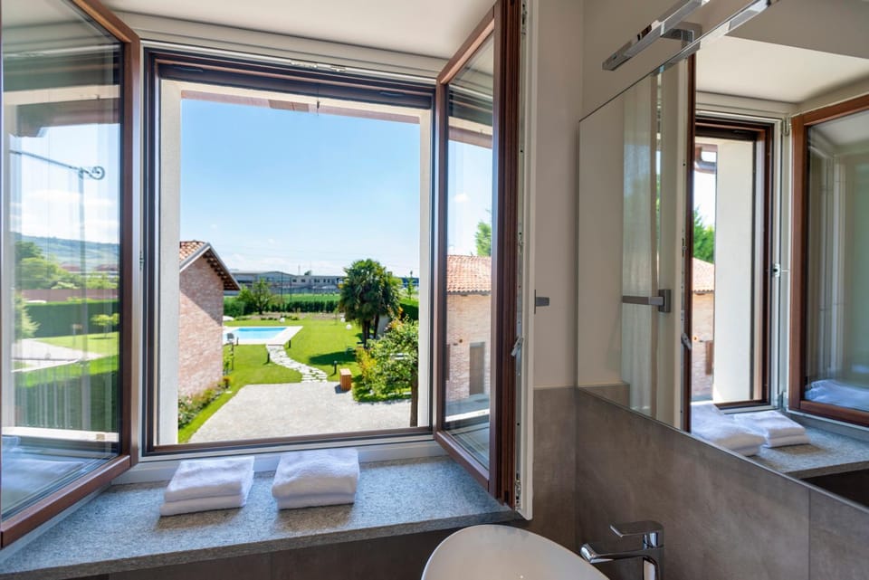 View (from property/room), Photo of the whole room