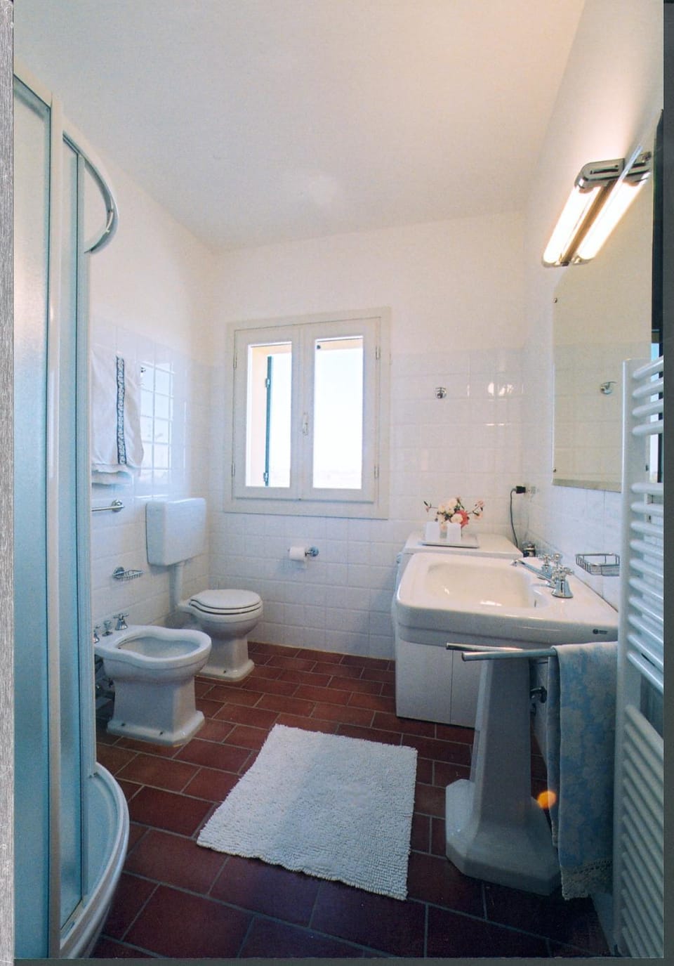 Shower, Toilet, Bathroom, bidet, towels