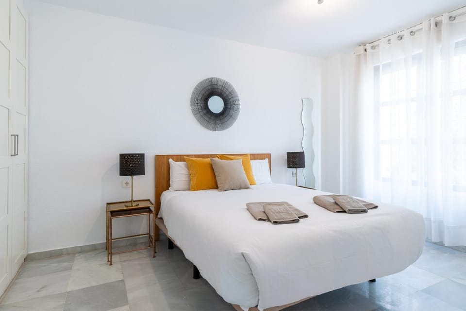 Photo of the whole room, Bedroom