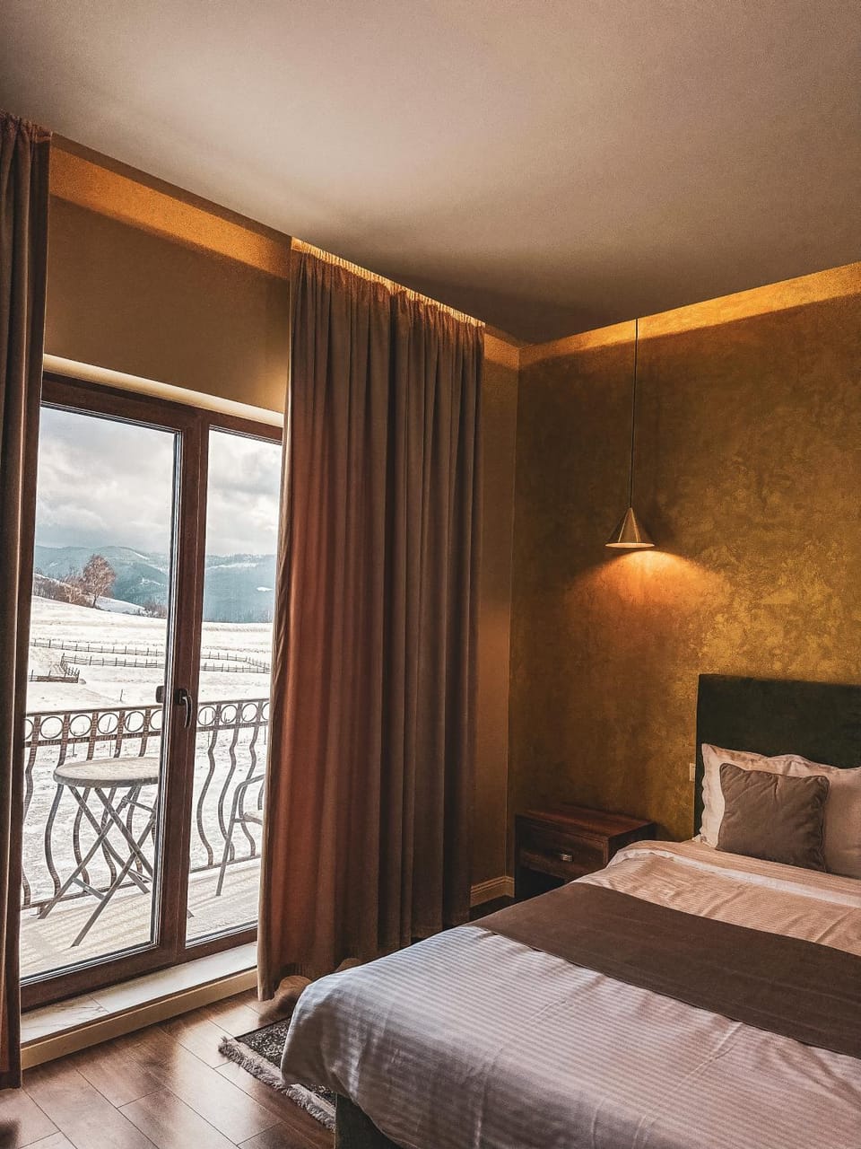 Bed, Natural landscape, Winter, View (from property/room), Balcony/Terrace, Photo of the whole room, Bedroom