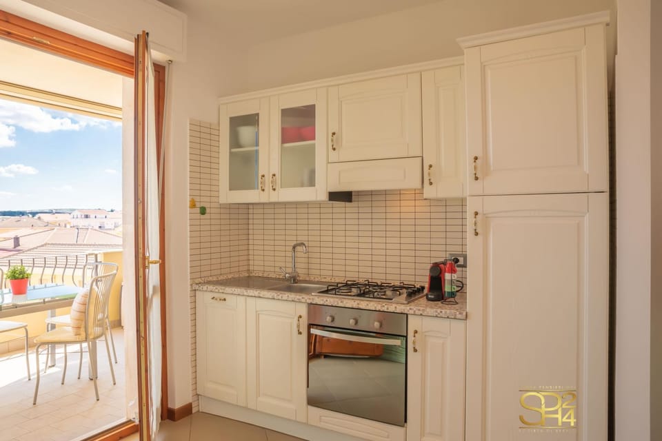 Kitchen or kitchenette, Dining area, dishwasher
