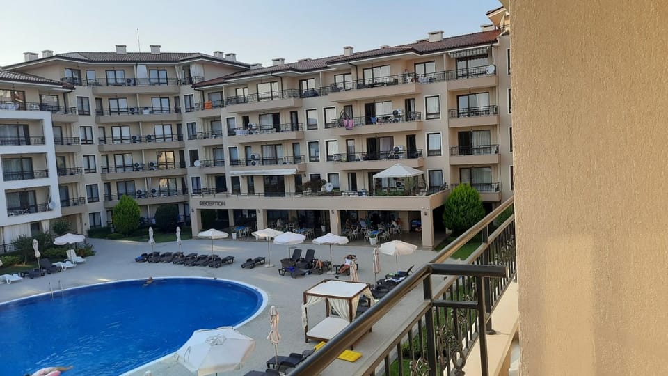 View (from property/room), Balcony/Terrace