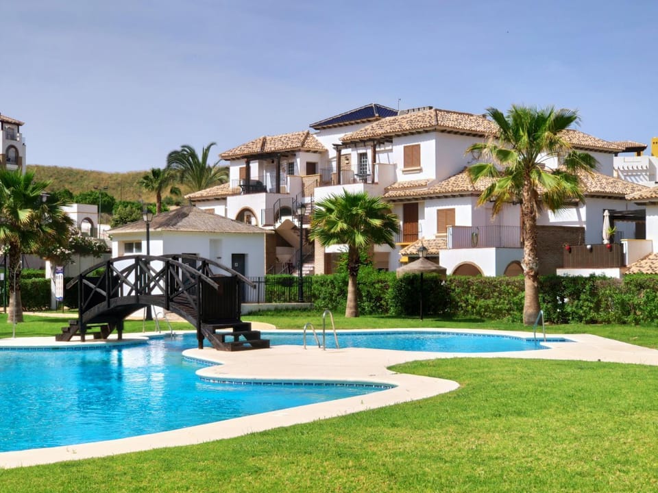 Property building, Garden, Swimming pool, sunbed