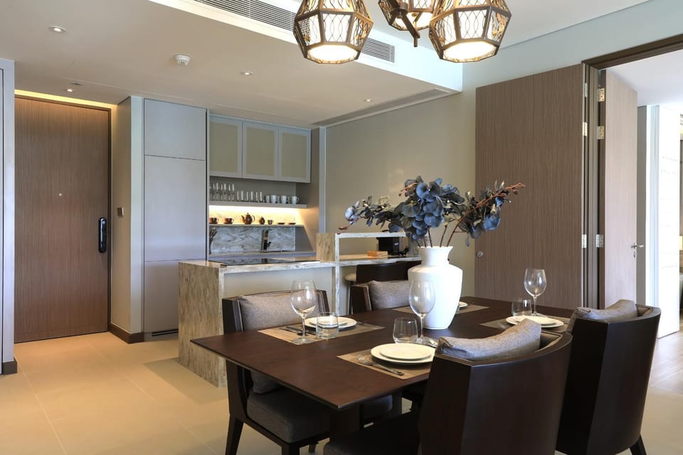 Kitchen or kitchenette, Seating area, Dining area