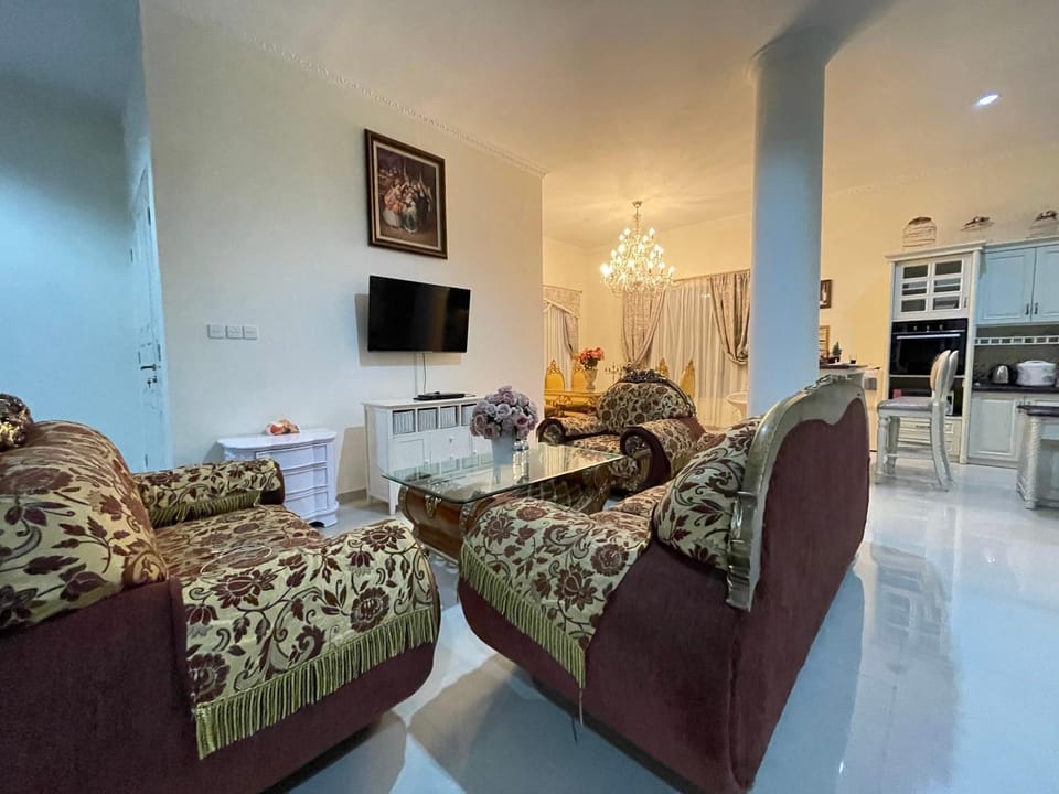 Communal lounge/ TV room