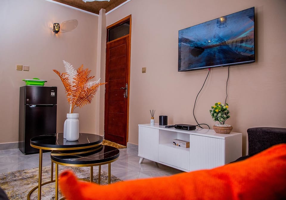 Communal lounge/ TV room, TV and multimedia, Living room, Seating area, Evening entertainment