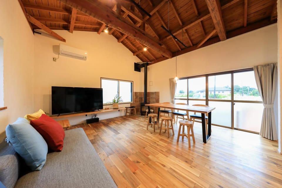 TV and multimedia, Living room, Dining area, fireplace