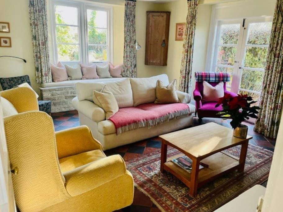 Beautiful Character Cottage in the Country House in West Oxfordshire District