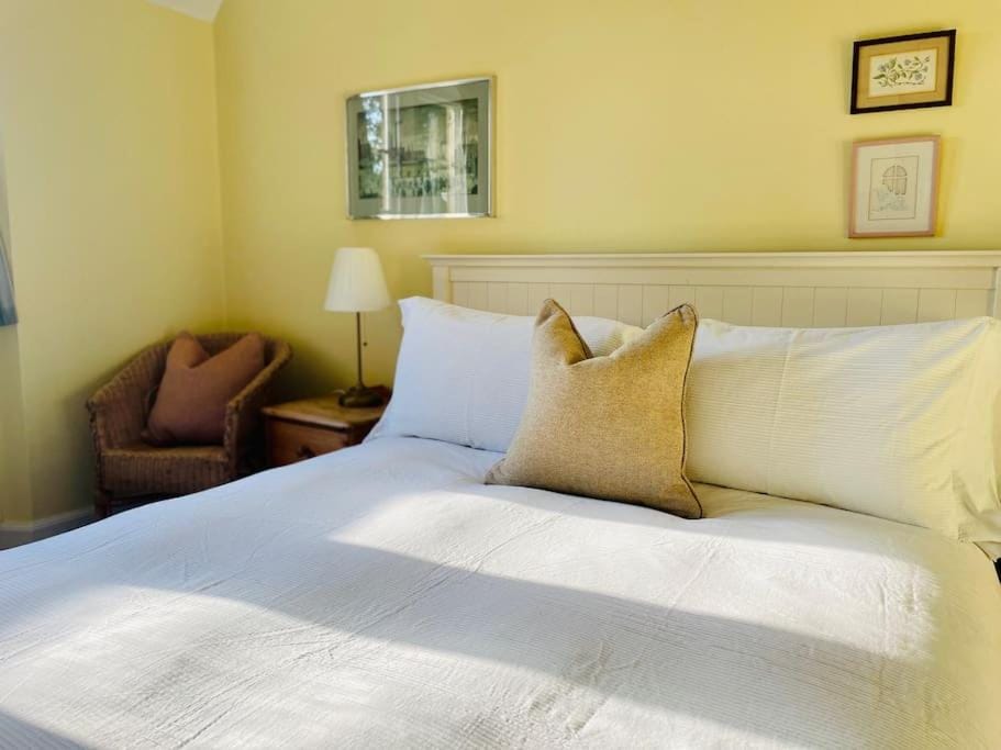 Beautiful Character Cottage in the Country House in West Oxfordshire District