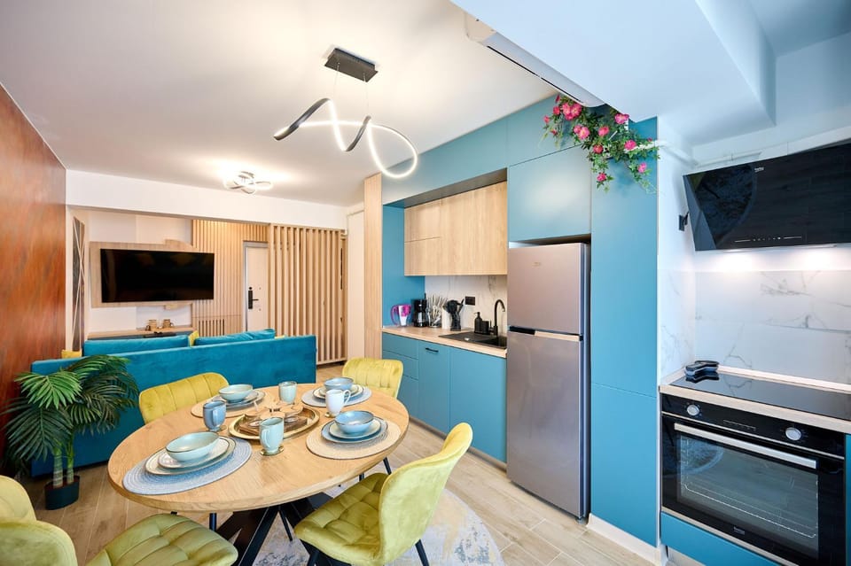 TV and multimedia, Coffee/tea facilities, Kitchen or kitchenette, Living room, Dining area, pet friendly, stove