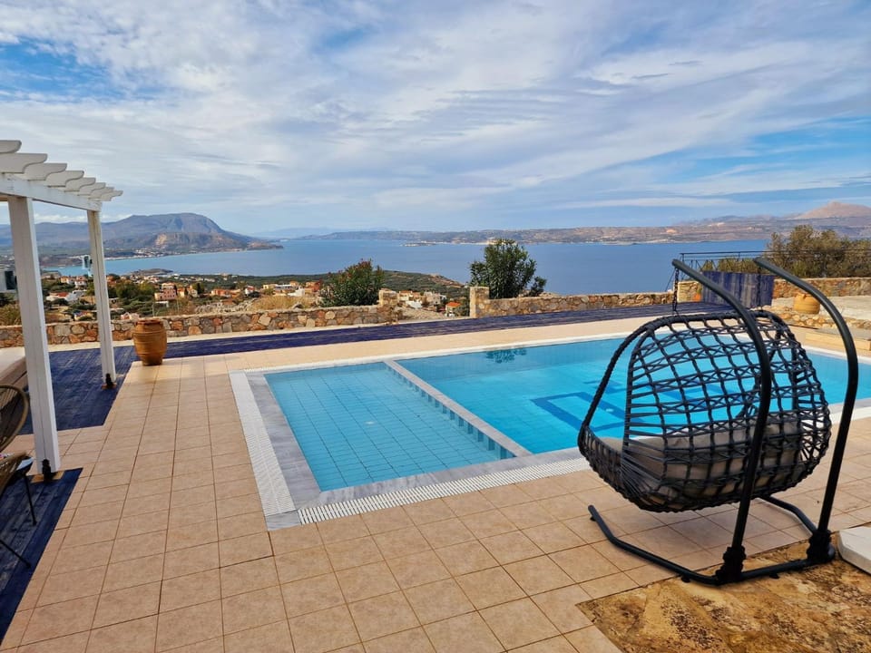 Balcony/Terrace, Sea view, Swimming pool