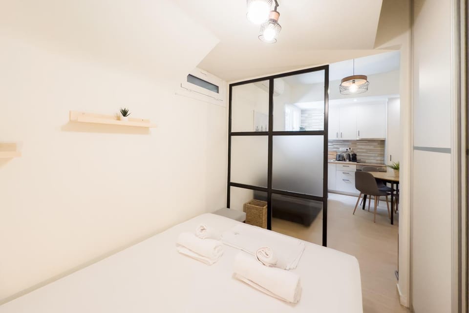 Bed, Kitchen or kitchenette, Photo of the whole room, Bedroom