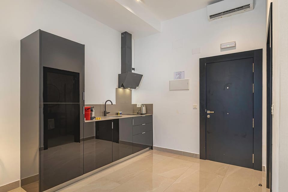 Kitchen or kitchenette, air conditioner