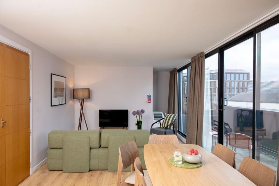 View (from property/room), Balcony/Terrace, Living room, Seating area, Dining area
