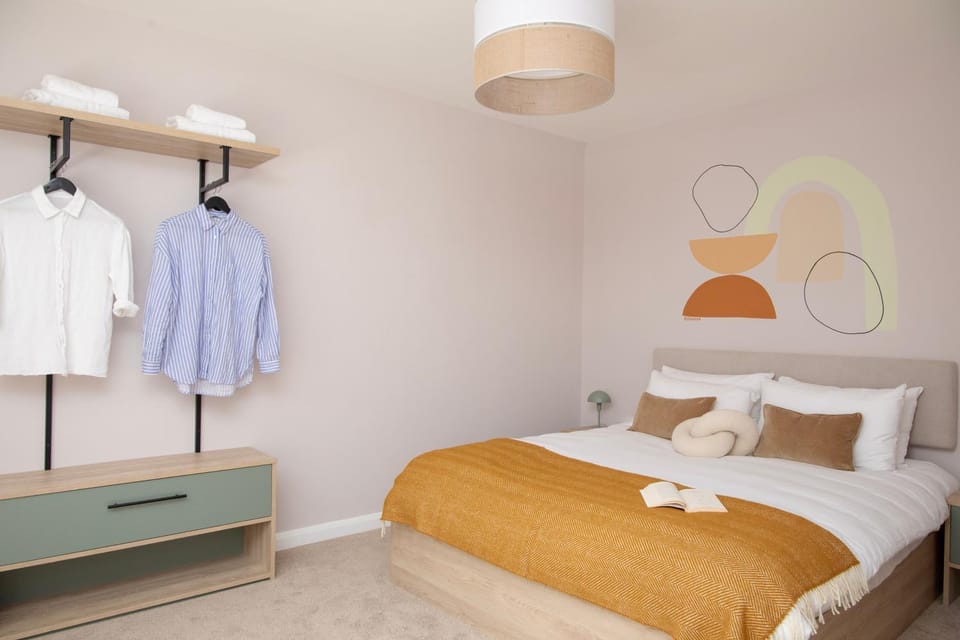 Bed, Bedroom, towels, wardrobe