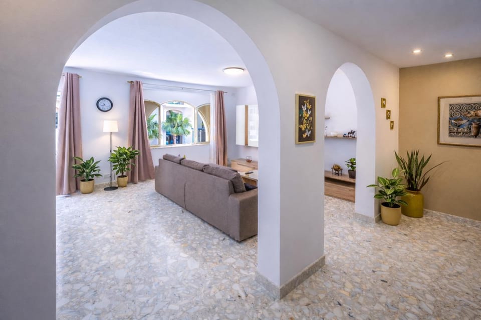TV and multimedia, Living room, Seating area, air conditioner