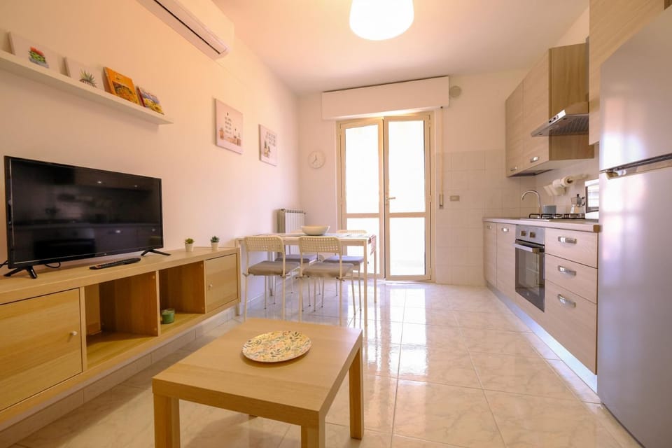 TV and multimedia, Kitchen or kitchenette, Living room, Seating area, Dining area, pet friendly, stove