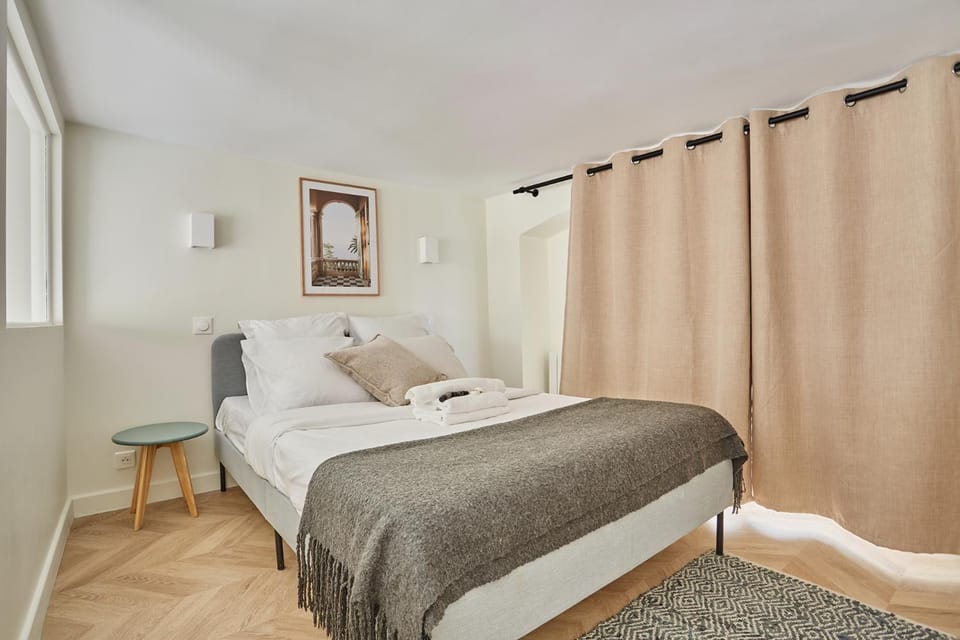 Apartment Saint Germain des prés by Studio prestige Apartment in Paris