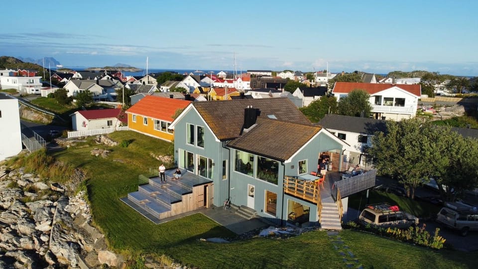 Villa Bluebird-Exclusive 5 bedroom 3 bathroom Villa in Lofoten