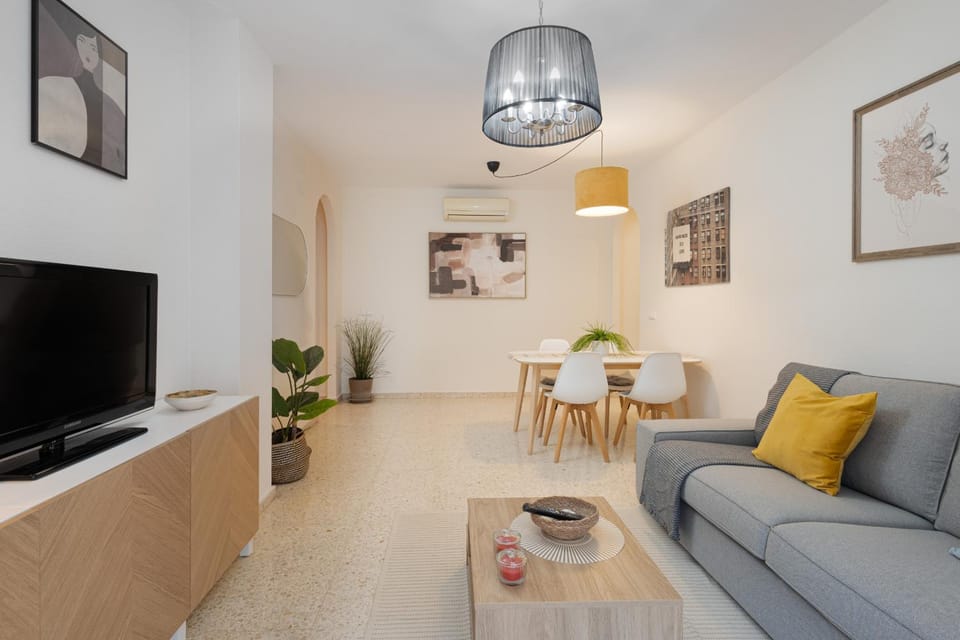 Communal lounge/ TV room, TV and multimedia, Living room, Seating area