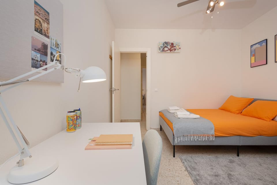 Bed, Photo of the whole room, Bedroom