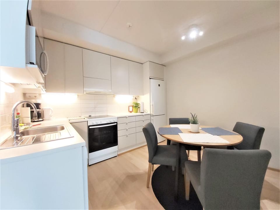 Kitchen or kitchenette, Dining area, minibar, pet friendly, toaster