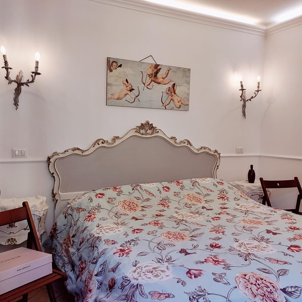 Bed, Photo of the whole room