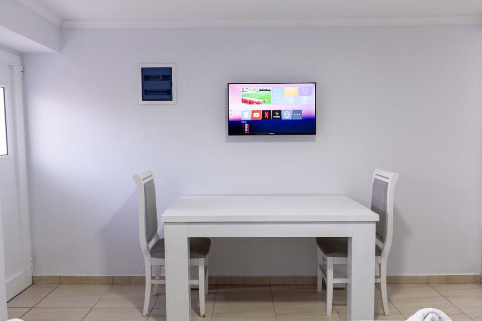 TV and multimedia, Dining area, Evening entertainment