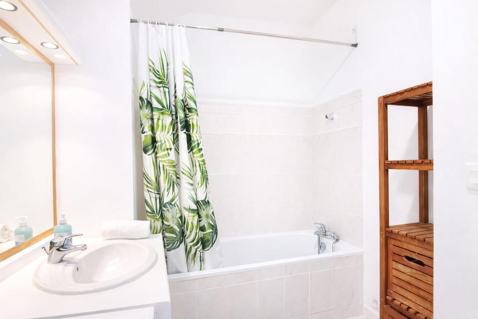 Bathroom, Bath, towels