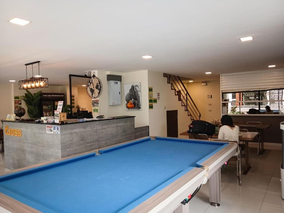 Billiard, Game Room