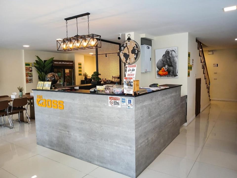 Kitchen or kitchenette, Lobby or reception, Food and drinks