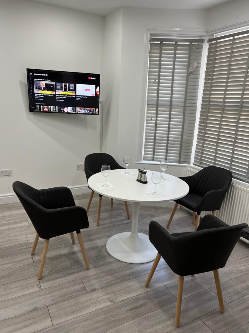 Ilford, Luxury Flat 3 close to station Apartment in Ilford