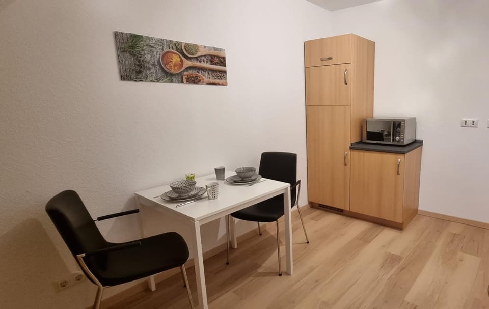 Dining area, minibar